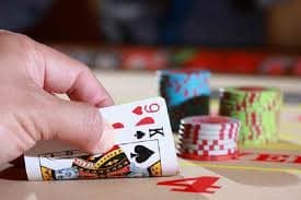 Antarmuka aplikasi mobile baginda 4d menampilkan permainan slot dan taruhan olahraga